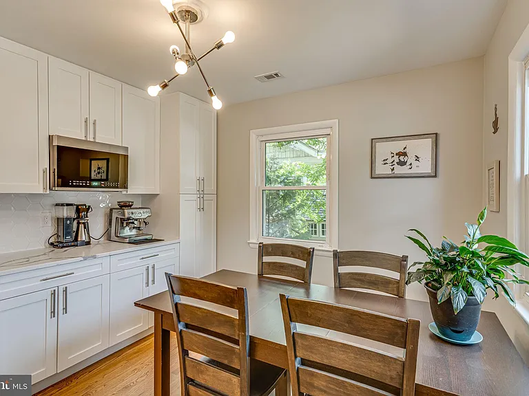 3 Groves Ave — Photo 10