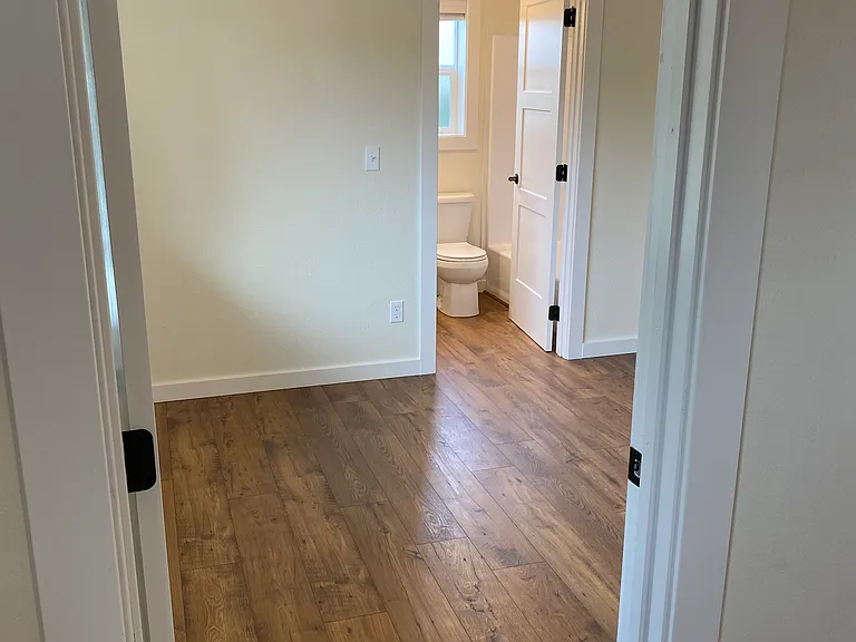 18630 Albany St SW — Photo 12