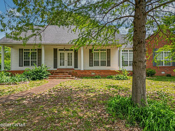 2nd image of 114 W Country Ln
