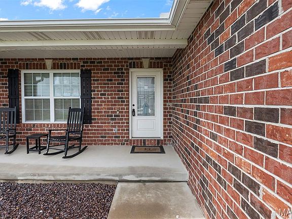 2nd image of 424 Cedar Meadows Dr
