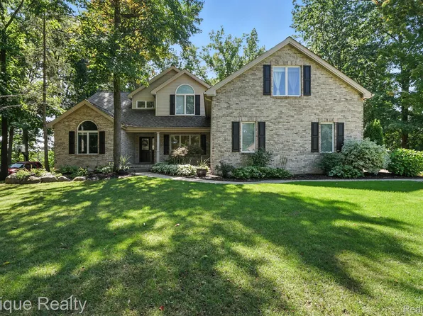 9446 Fair Oaks Dr, Goodrich, MI 48438