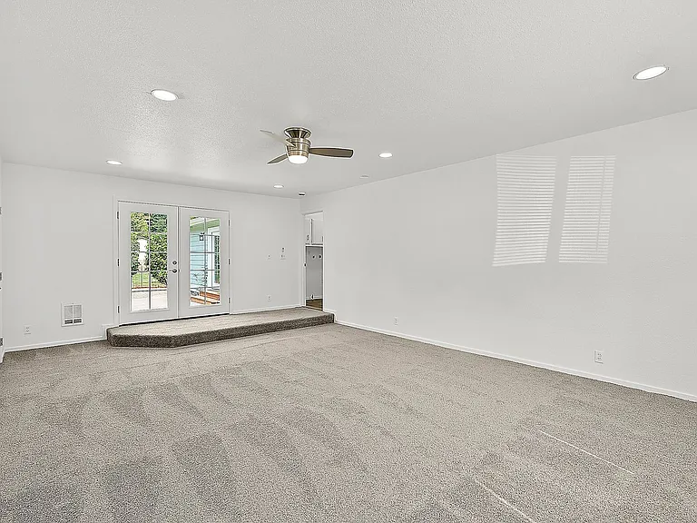 7182 N Van Decar Rd SE — Photo 31