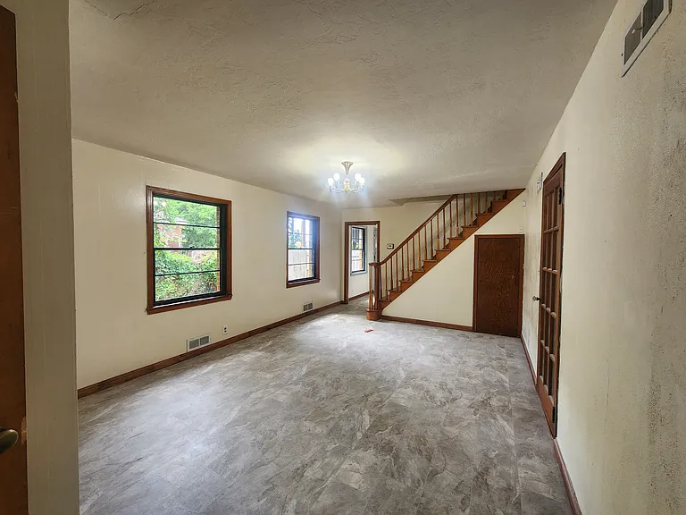 255 S 8th St — Photo 7