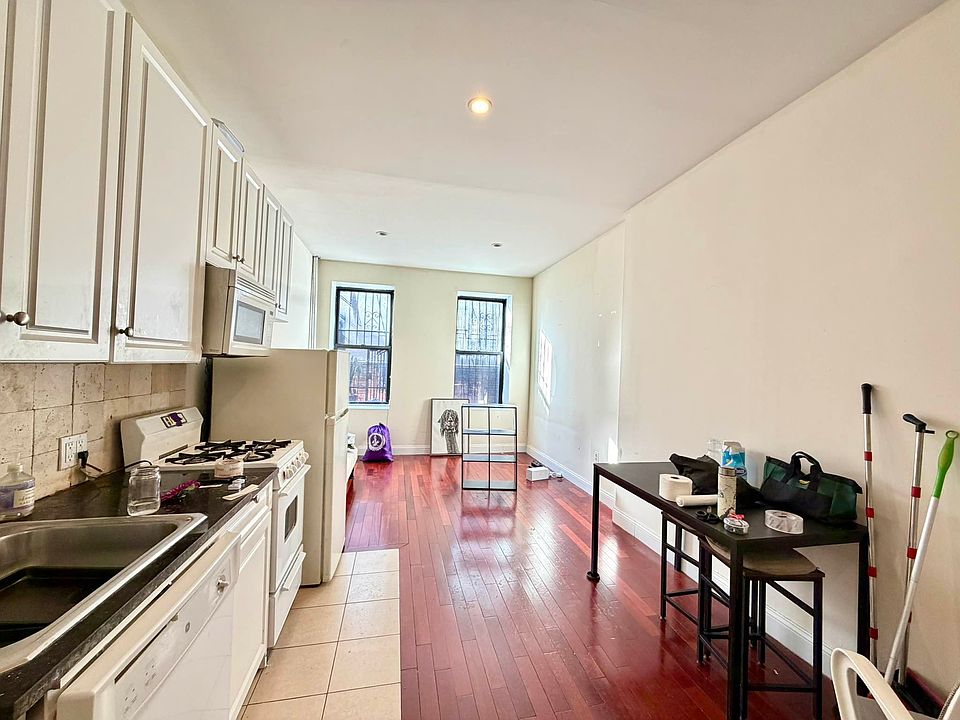 1st image of 256 E 10th St #2R