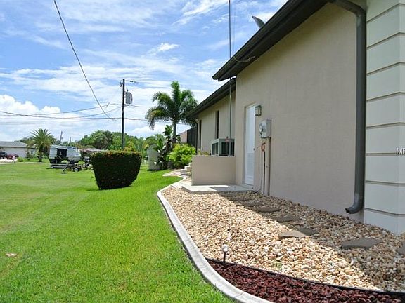 3rd image of 3014 Wisteria Pl