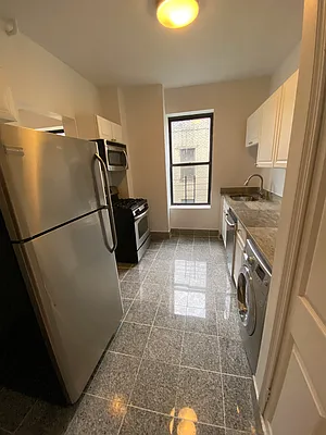 Rented by Reyes & Elsamad Real Estate Group | media 14