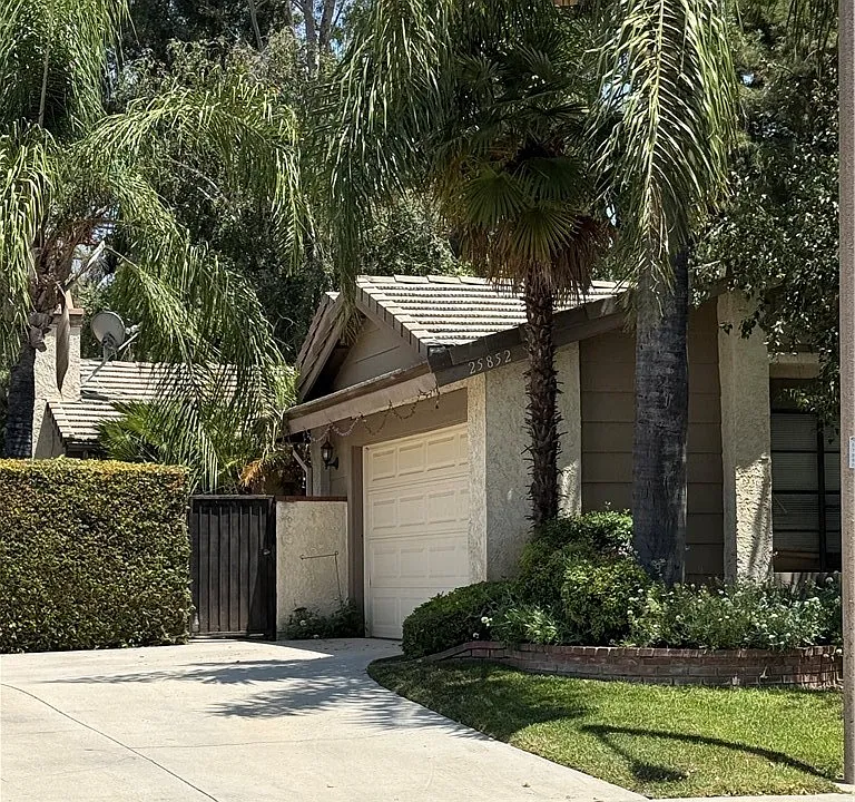 25852 Estaban Dr