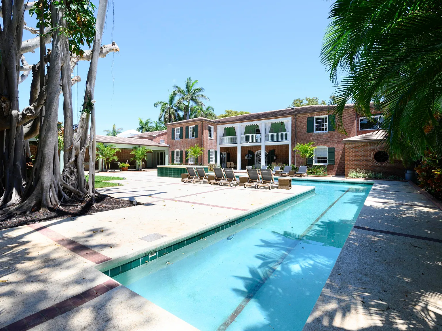 5 bed, 7.0 bath, 7706 sqft, $35,000 — Photo 3