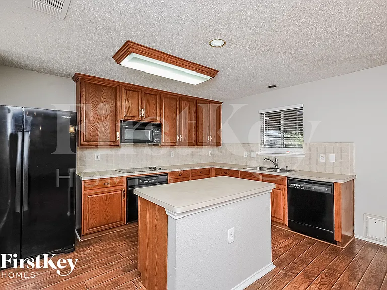 13413 Lost Spurs Rd — Photo 8