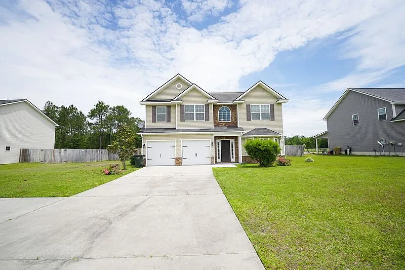 4 bed, 2.5 bath, 2670 sqft, $2,350 — Photo 4