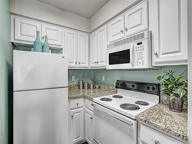 Legends at River Oaks Kitchen Appliances