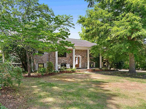 2nd image of 3220 Oriole Dr
