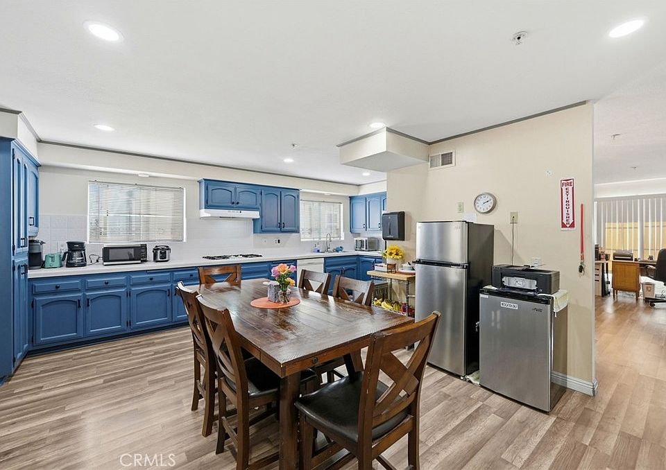 1st image of 27828 Parkvale Dr