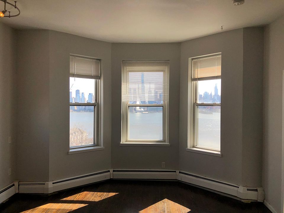 1st image of 1029 Boulevard E