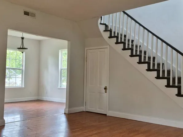 207 Oaklawn Ave, Fayette, MO 65248