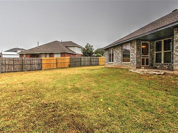 5th image of 504 SW 155th Ct