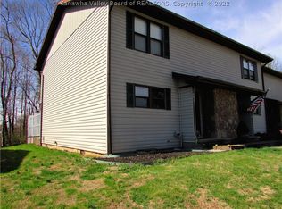 601 Fairway Gdns, Hurricane, WV 25526