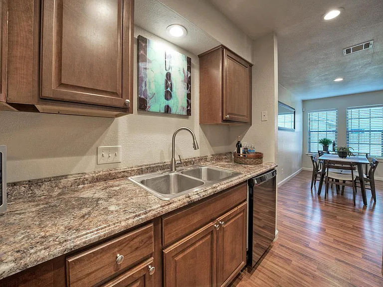 1004 Hyridge St — Photo 15