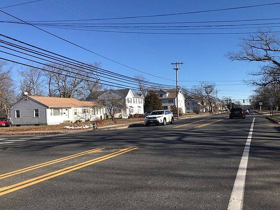 5th image of 608 Central Ave