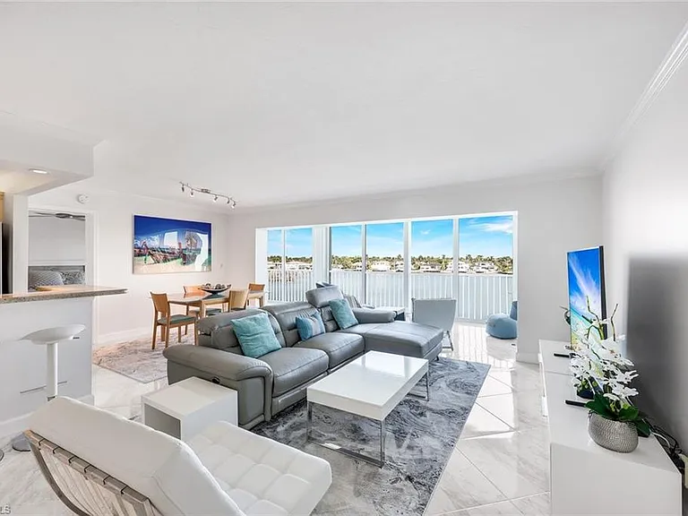 2750 Gulf Shore Blvd N #402 — Photo 4