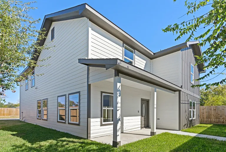 813 Barbara Mae St — Photo 1