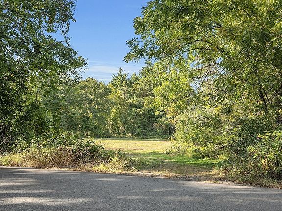 3rd image of 3 Bayberry Hill Rd