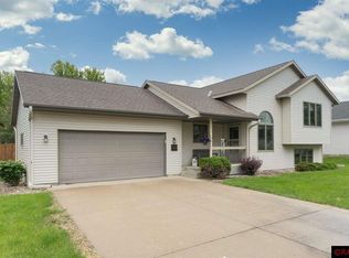 104 Wickfield Dr, Mankato, MN 56001