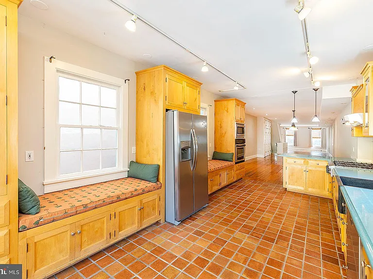 7 N Loudoun St #1/2 — Photo 16