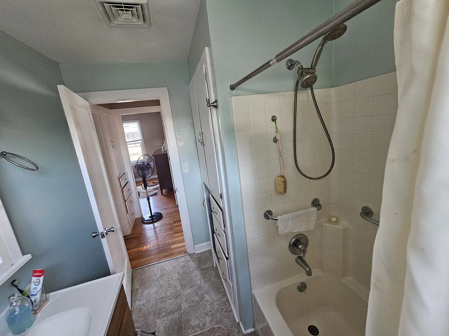 2 bed, 930 sqft, $2,350 — Photo 2