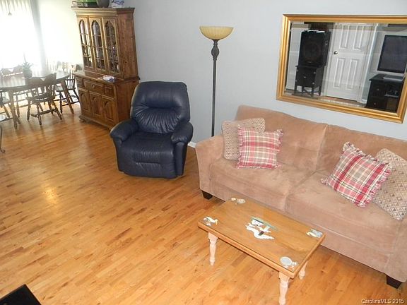 3rd image of 132 Mangum Cir #132