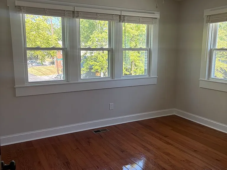 184 E Tompkins St — Photo 7