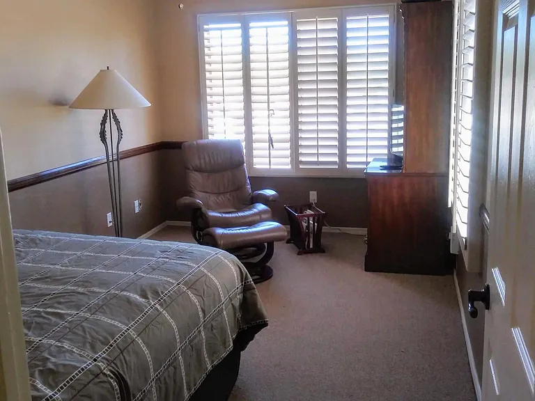 Bedroom 4 Queen bed