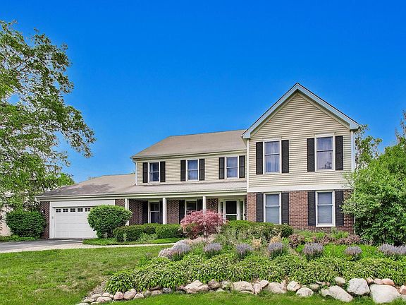 2nd image of 364 Stafford Ct