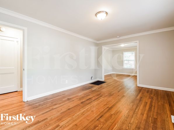 718 Pegg Rd SW