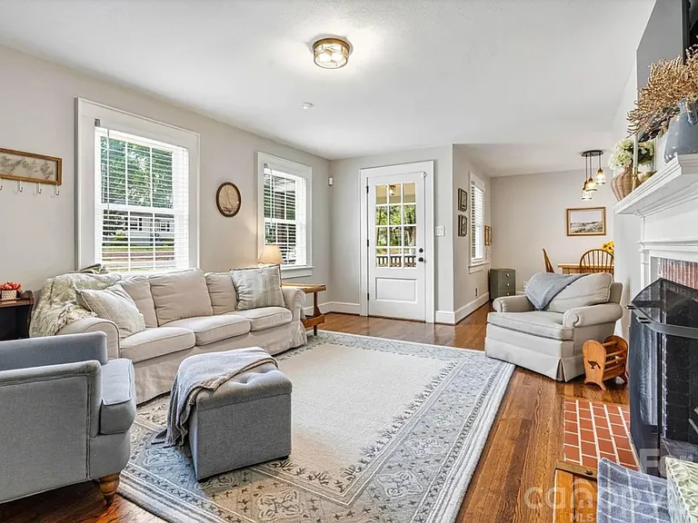 1252 11th St NW — Photo 9