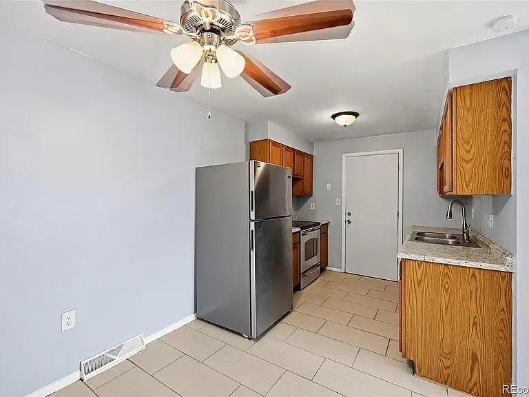 1253 Miller St — Photo 6