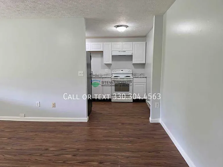 1111 N Elm St #R — Photo 4