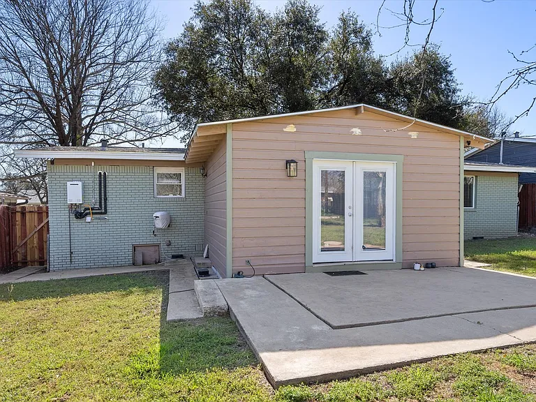 4900 Eastdale Dr — Photo 29