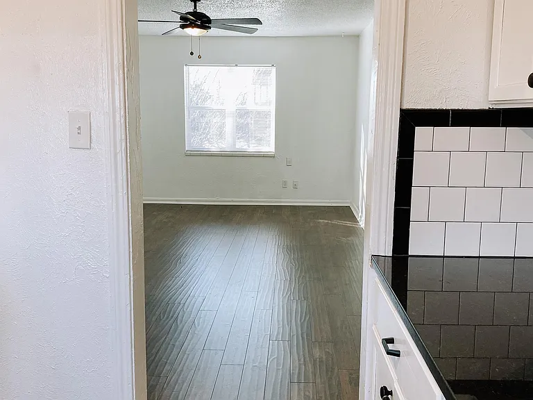 1722 N Lindsay Ave — Photo 6