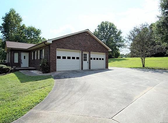 4th image of 2243 Old Wilkesboro Rd