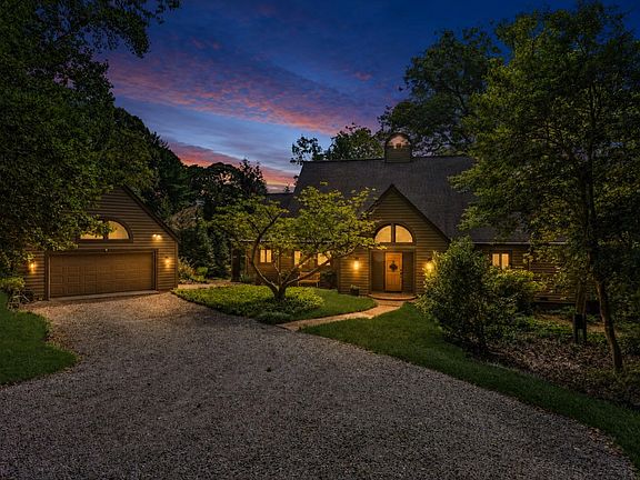 2nd image of 40 Heron Point Ln