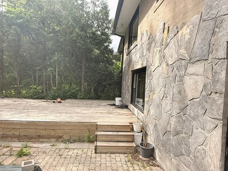 23 Burnview Cres — Photo 18