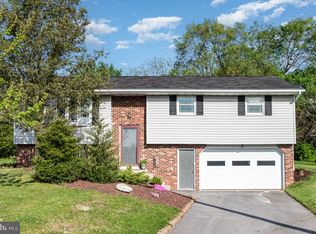 32 Dogwood Cir, Elizabethtown, PA 17022