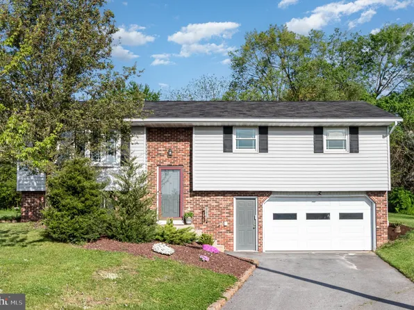32 Dogwood Cir, Elizabethtown, PA 17022