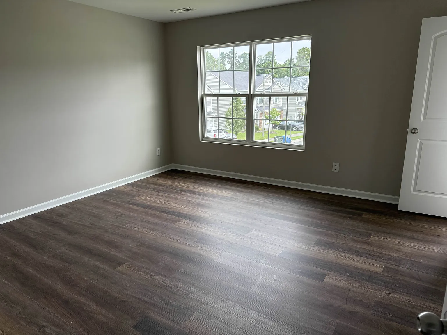 5 bed, 2728 sqft, $700 — Photo 3