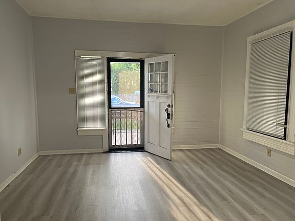 3rd image of 412 Celotex Park