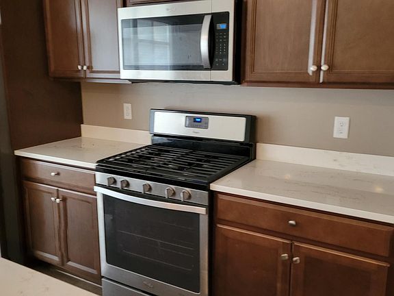 3rd image of 313 Parade St