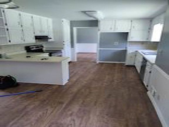 Kitchen w/ eating area