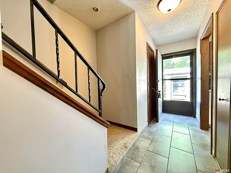 2219 Southwood Pl — Photo 1