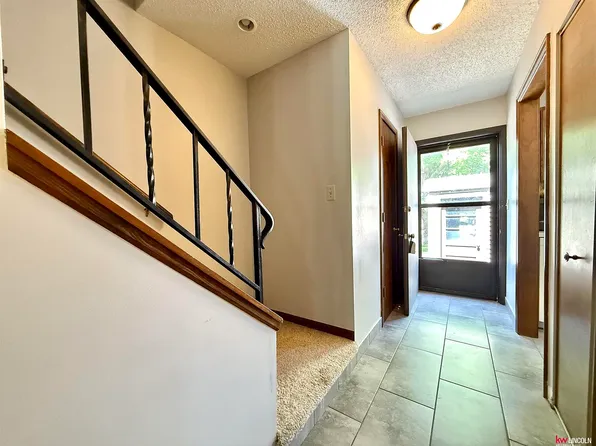 2219 Southwood Pl, Lincoln, NE 68512